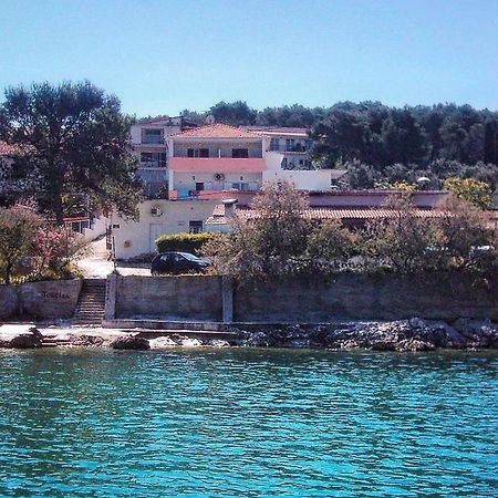 Apartments By The Sea Arbanija, Ciovo - 1085 تروغير المظهر الخارجي الصورة