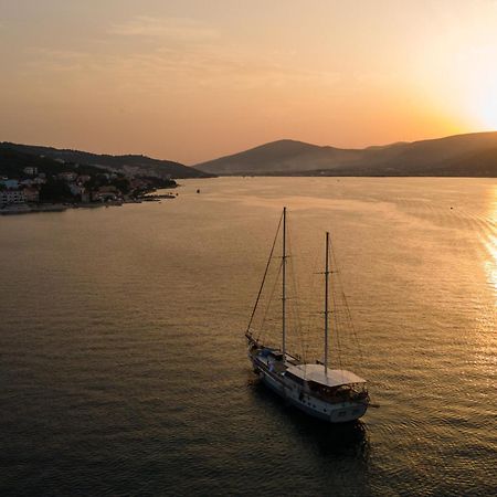Apartments By The Sea Arbanija, Ciovo - 1085 تروغير المظهر الخارجي الصورة