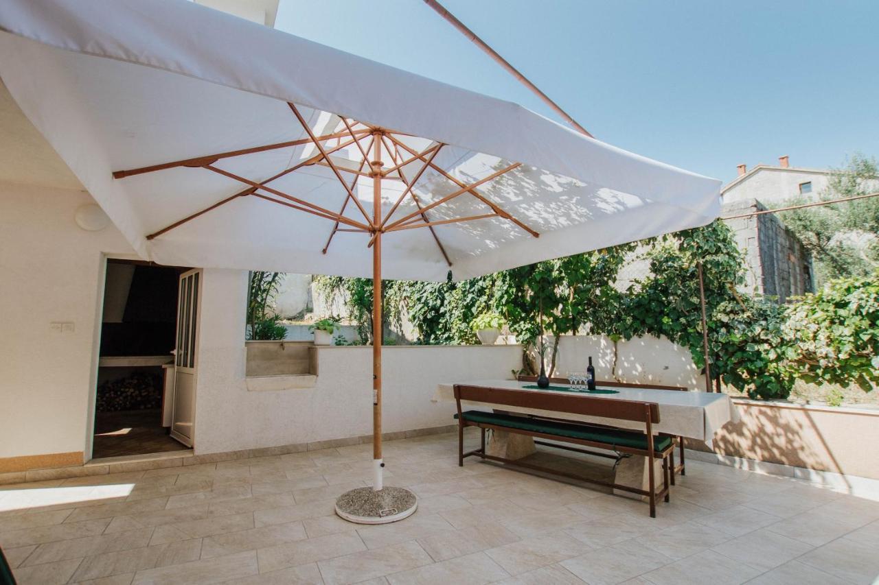 Apartments By The Sea Arbanija, Ciovo - 1085 تروغير المظهر الخارجي الصورة