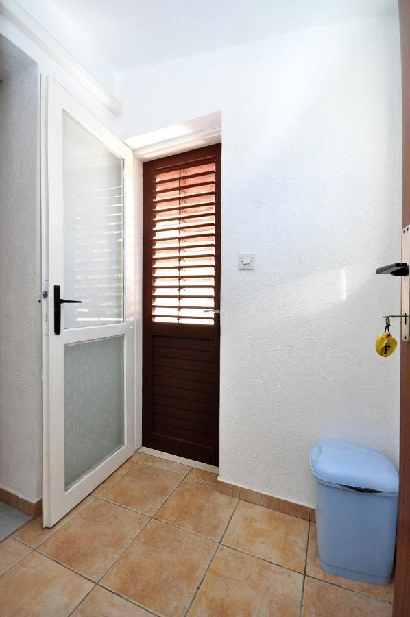 Apartments By The Sea Arbanija, Ciovo - 1085 تروغير المظهر الخارجي الصورة