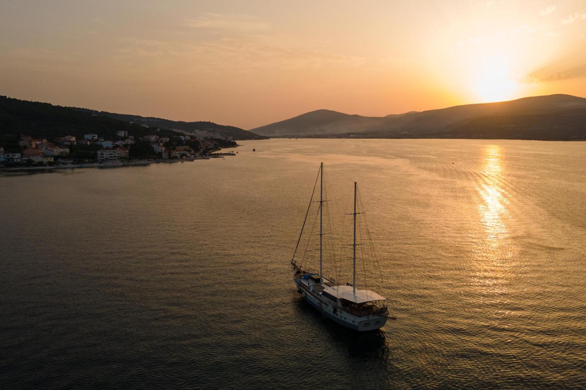 Apartments By The Sea Arbanija, Ciovo - 1085 تروغير المظهر الخارجي الصورة